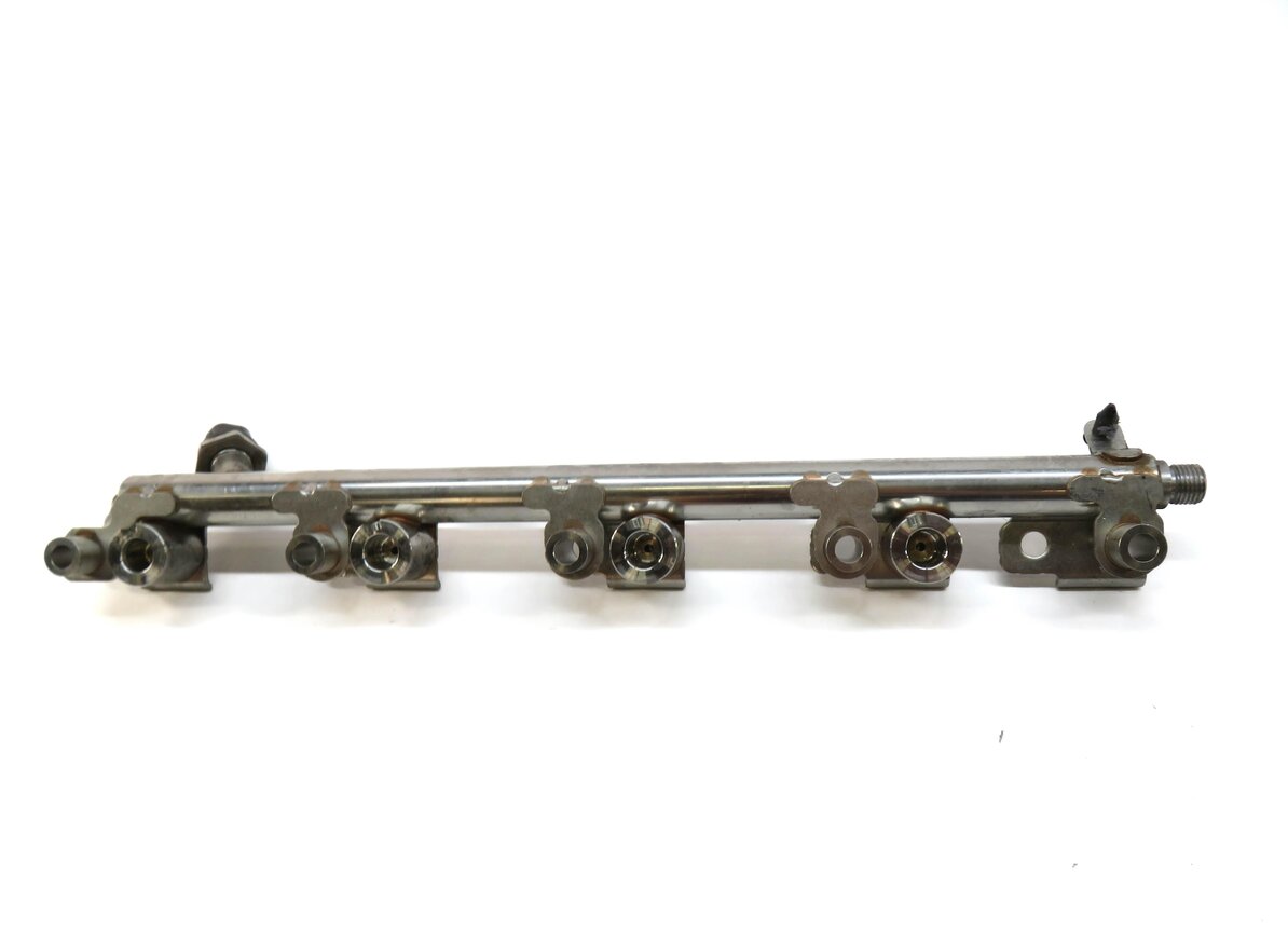 Thumbnail 5: 2015 RANGE ROVER EVOQUE (L538) 2.0L TURBO ENGINE FUEL INJECTION FUEL RAIL