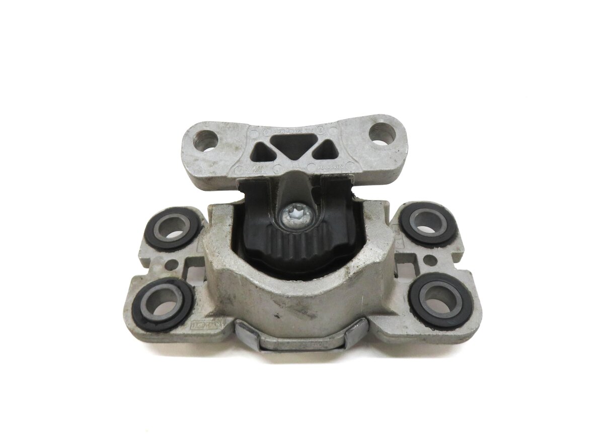 Thumbnail 4: 2015 RANGE ROVER EVOQUE (L538) 2.0L TURBO ENGINE REAR TRANSMISSION MOUNT BRACKET