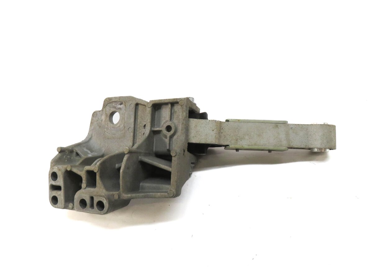 Thumbnail 4: 2015 RANGE ROVER EVOQUE (L538) 2.0L TURBO ENGINE UPPER MOTOR MOUNT BRACKET