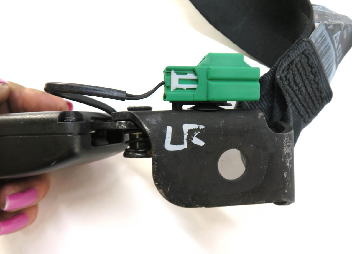 Thumbnail 4: 2015 RANGE ROVER EVOQUE (L538) REAR CENTER SEATBELT RETRACTOR w/ BUCKLE (BLACK)