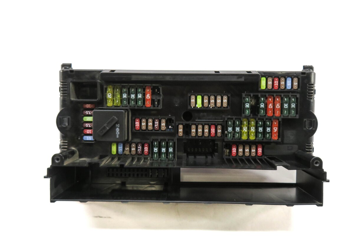 Thumbnail 2: 2012 BMW 528i (F10) FRONT POWER DISTRIBUTION FUSE BOX