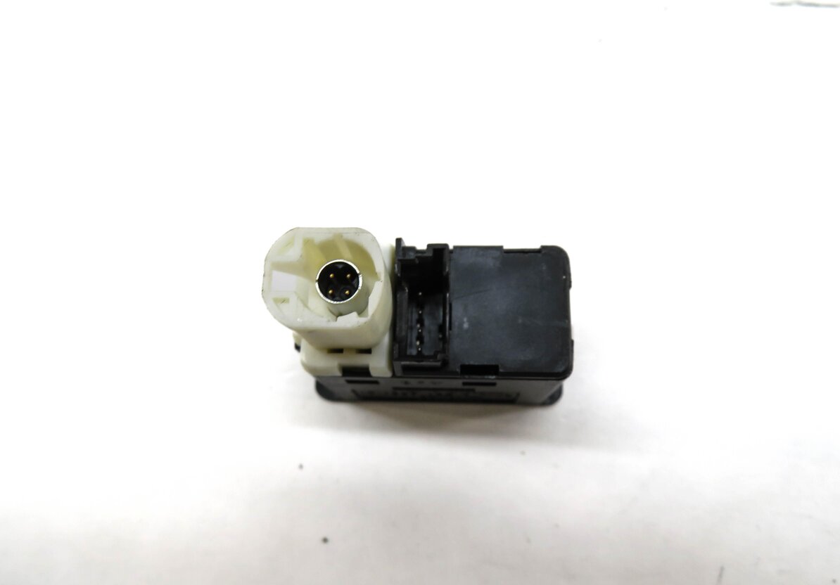 Thumbnail 3: 2012 BMW 528i (F10) AUXILIARY AUDIO IN INPUT JACK w/ USB