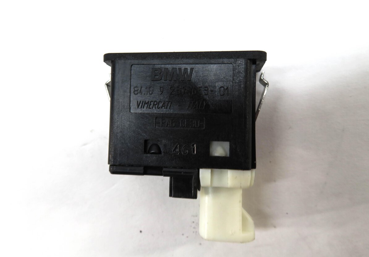 Thumbnail 4: 2012 BMW 528i (F10) AUXILIARY AUDIO IN INPUT JACK w/ USB