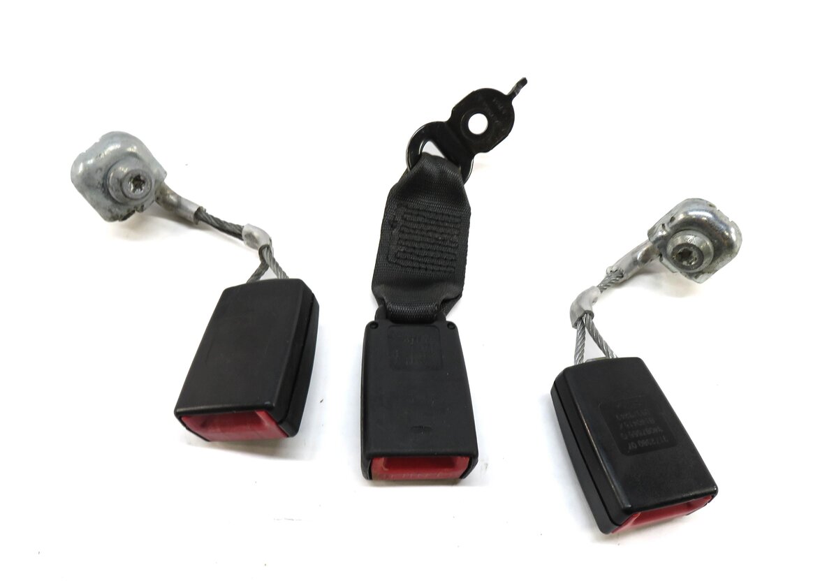 Thumbnail 3: 2012 BMW 528i (F10) REAR SEAT SEATBELT BUCKLE RECEIVER SET-3 (BLACK)