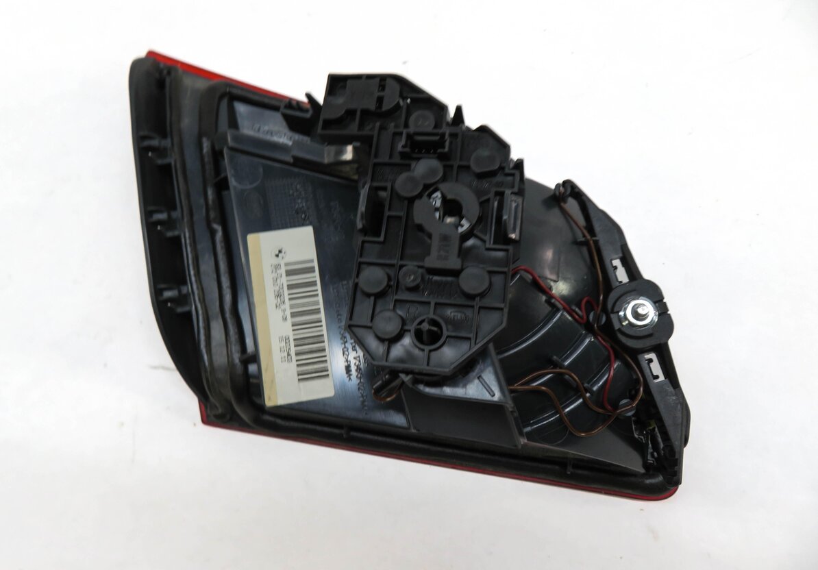 Thumbnail 5: 11-13 BMW 528i 535i 550i M5 (F10) RIGHT REAR INNER TRUNK TAILLIGHT LIGHT LAMP