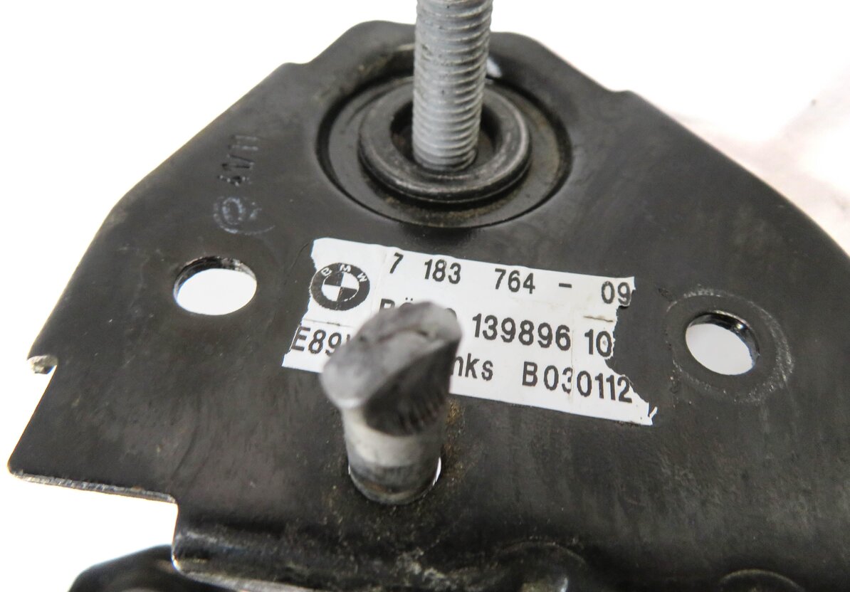 Thumbnail 6: 2012 BMW 528i (F10) FRONT LEFT & RIGHT UPPER HOOD SAFETY LATCH LOCK LATCH SET