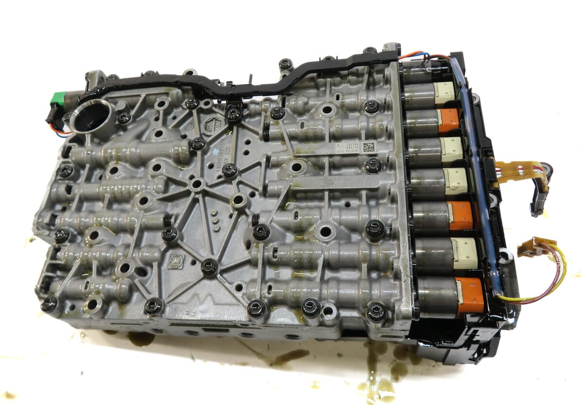 Thumbnail 4: 2012 BMW 328i 528i (F10 F30) 8HP-45 A/T AUTOMATIC TRANSMISSION VALVE BODY