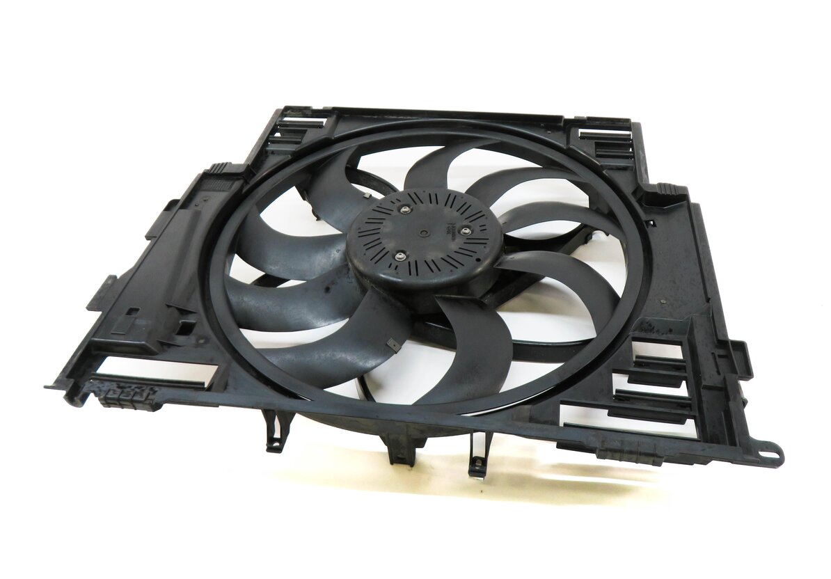 Thumbnail 2: 2012-2016 BMW 528i (F10) RADIATOR 600 WATT ELECTRIC COOLING FAN w/ SHROUD