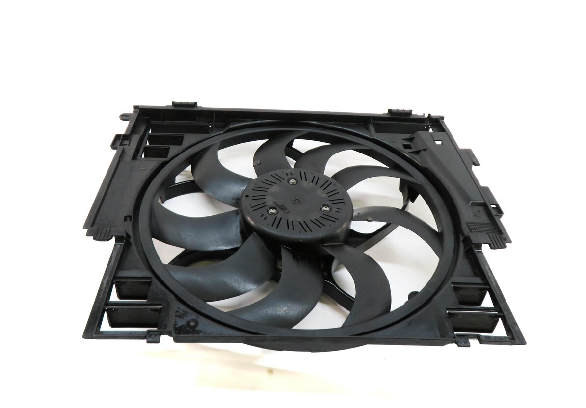 Thumbnail 3: 2012-2016 BMW 528i (F10) RADIATOR 600 WATT ELECTRIC COOLING FAN w/ SHROUD