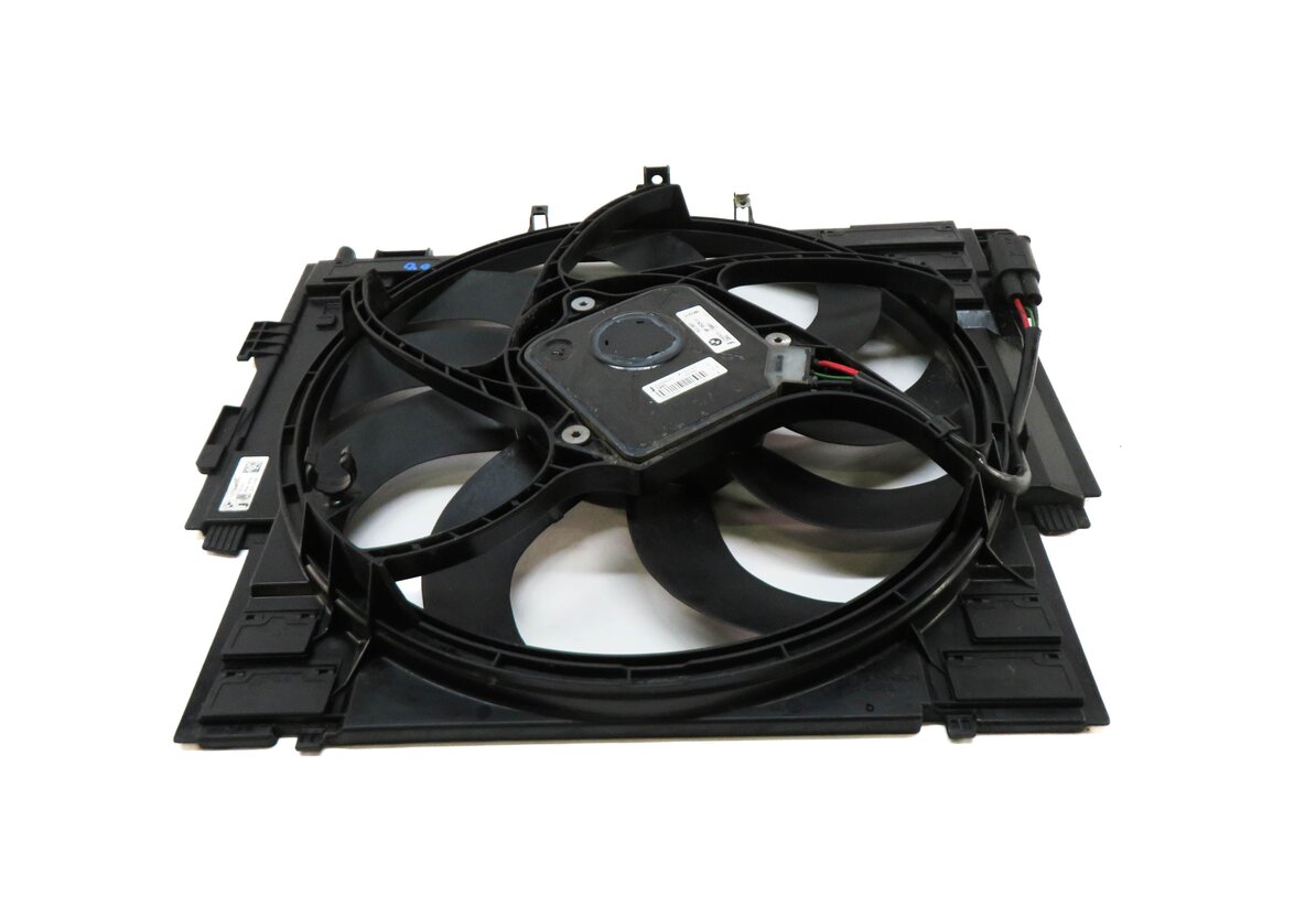 Thumbnail 5: 2012-2016 BMW 528i (F10) RADIATOR 600 WATT ELECTRIC COOLING FAN w/ SHROUD