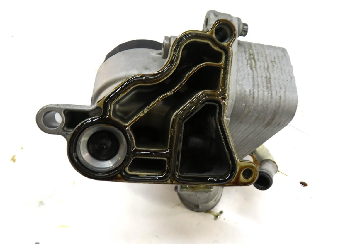 Thumbnail 4: 2012 BMW 528i (F10) 2.0L N20 TURBO ENGINE OIL FILTER HOUSING w/ OIL COOLER