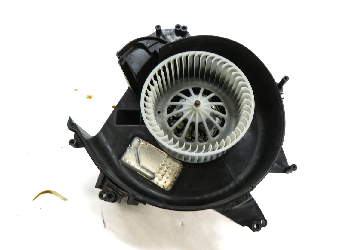 Thumbnail 1: 09-18 BMW 528i 535i 550i 640i M6 740i 750i 760i (F01 F06 F10 F12) BLOWER MOTOR