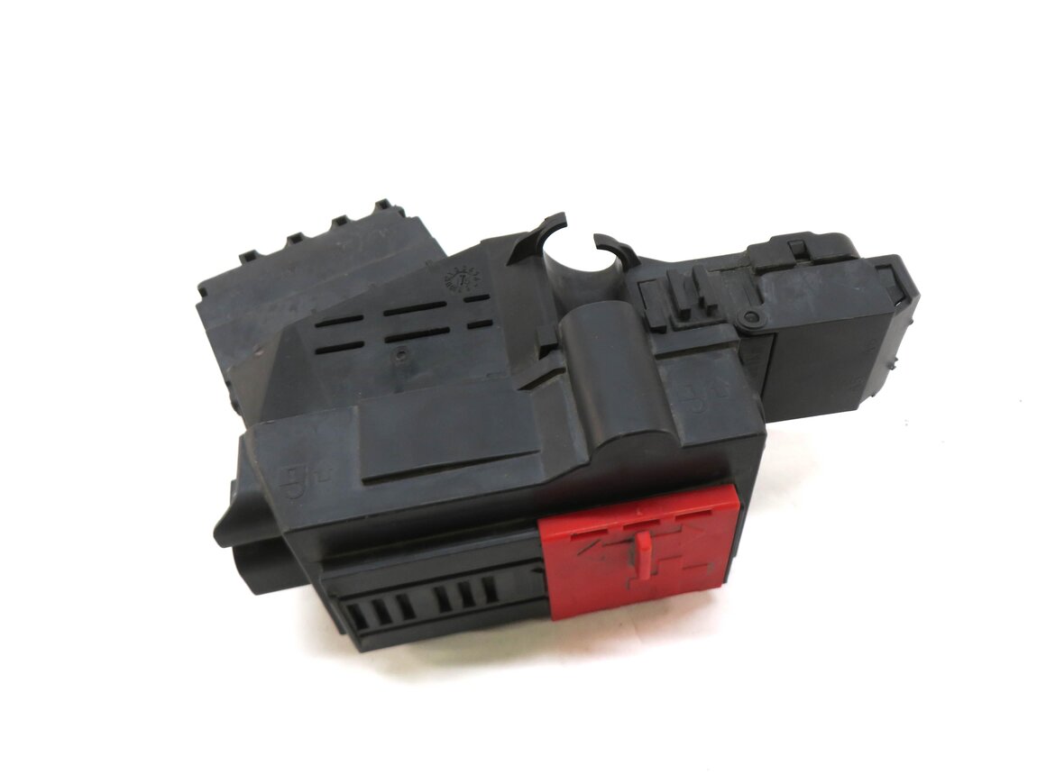 2015 MERCEDES ML350 (W166) POSITIVE BATTERY JUMP POST TERMINAL POWER JUNCTION
