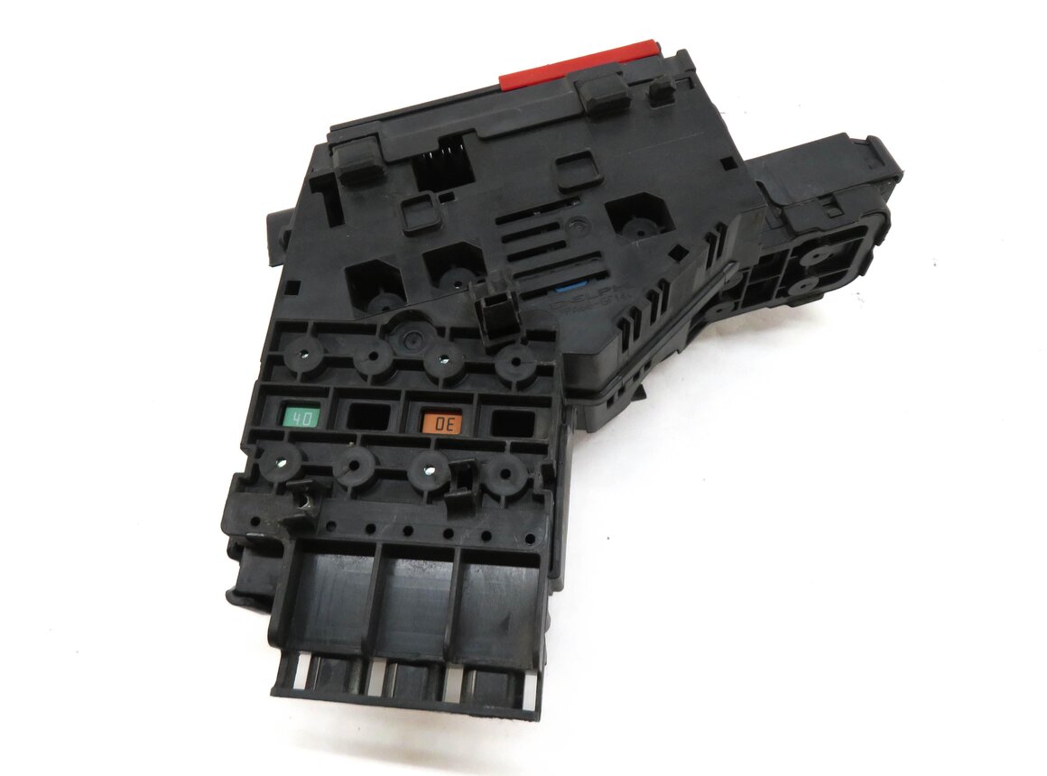 Thumbnail 4: 2015 MERCEDES ML350 (W166) POSITIVE BATTERY JUMP POST TERMINAL POWER JUNCTION