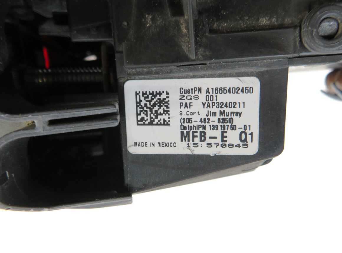 Thumbnail 5: 2015 MERCEDES ML350 (W166) POSITIVE BATTERY JUMP POST TERMINAL POWER JUNCTION