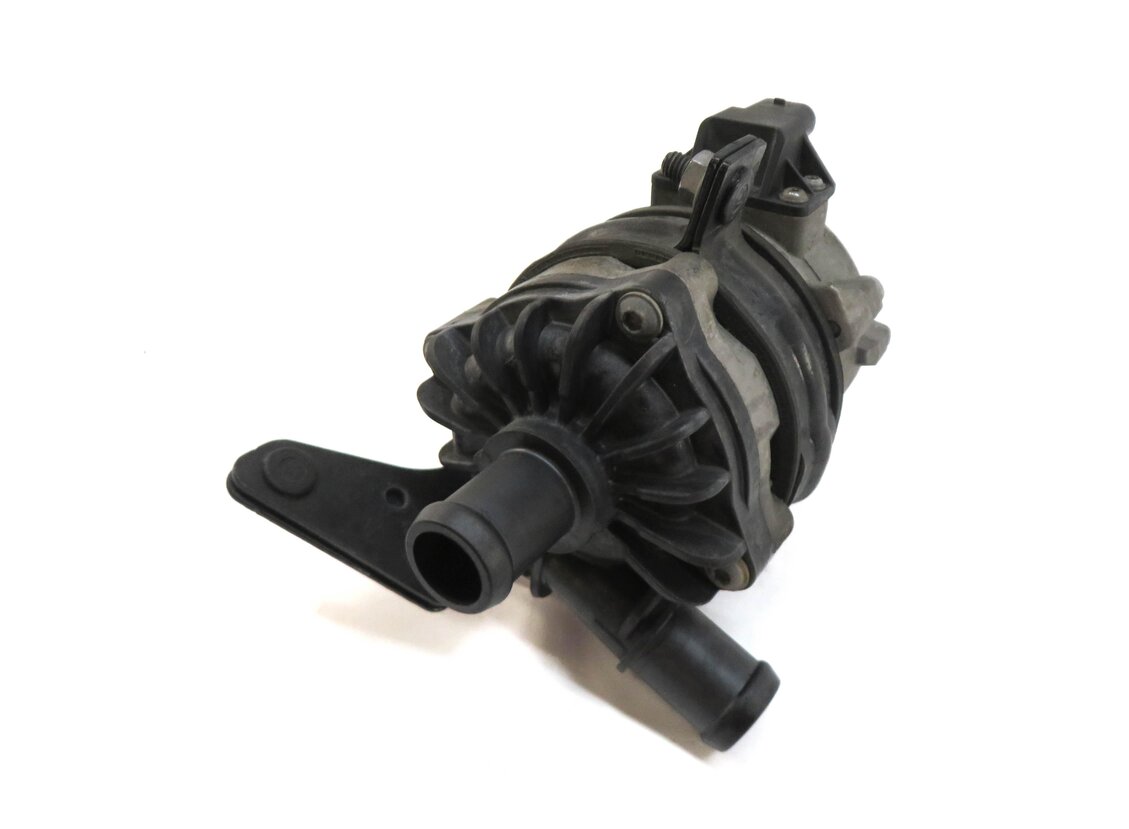 Thumbnail 1: 2013 AUDI A6 (C7) 3.0L SUPERCHARGED ENGINE AUXILIARY WATER COOLANT PUMP