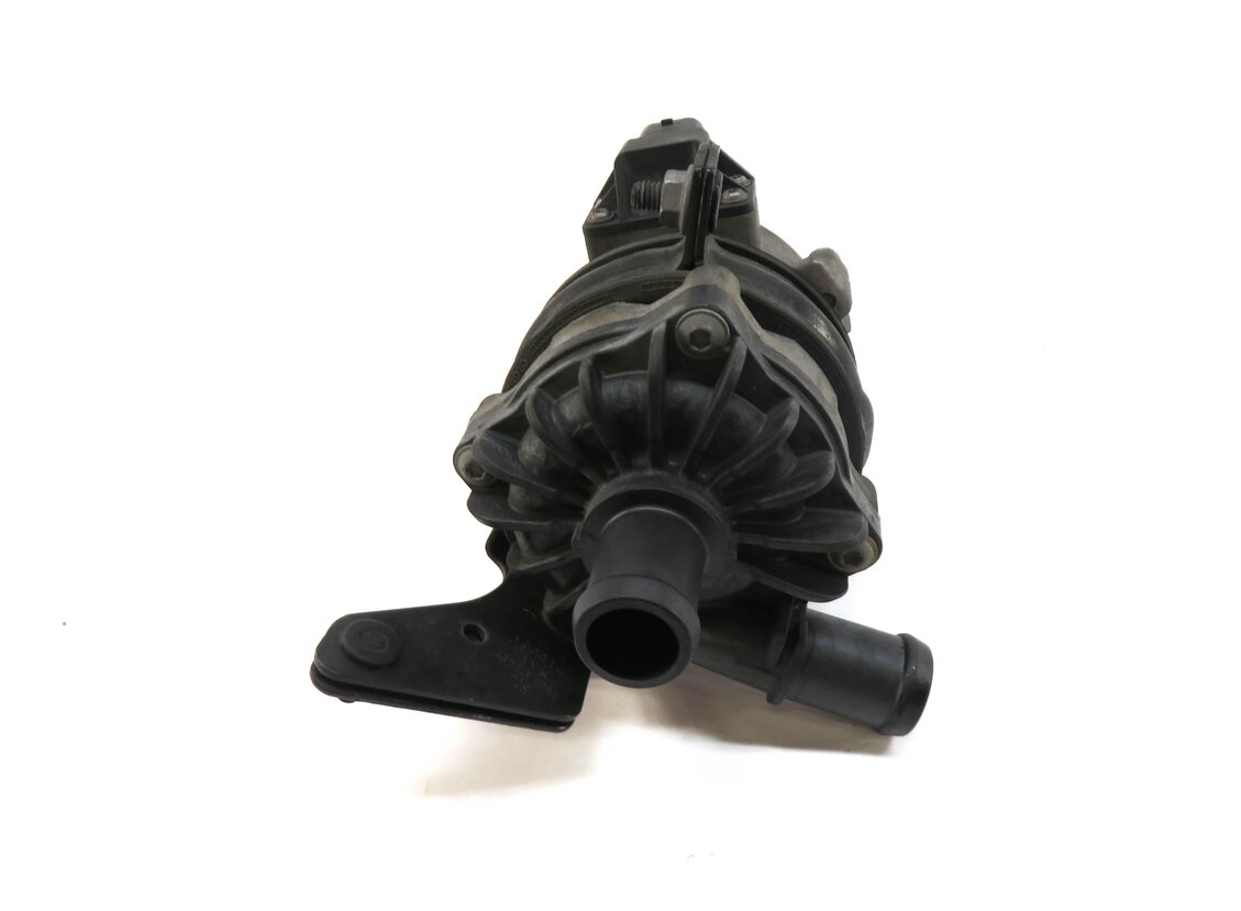 Thumbnail 2: 2013 AUDI A6 (C7) 3.0L SUPERCHARGED ENGINE AUXILIARY WATER COOLANT PUMP