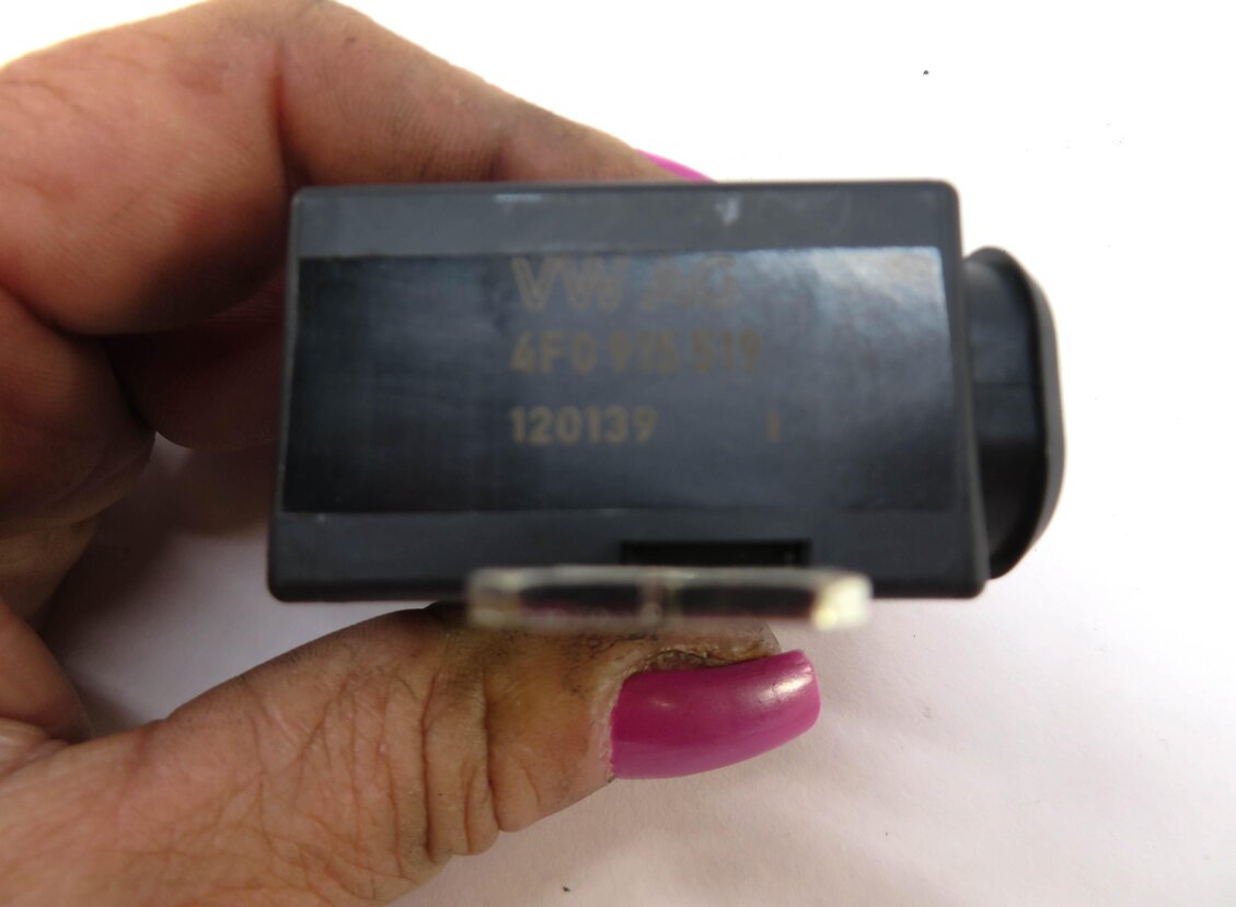 Thumbnail 4: 2013 AUDI A6 (C7) BATTERY OVERLOAD PROTECTION SWITCH MODULE CIRCUIT