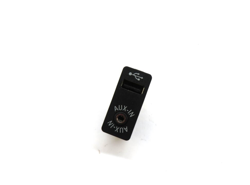 2011 BMW X3 (F25) RADIO STEREO USB AUDIO IN INPUT JACK