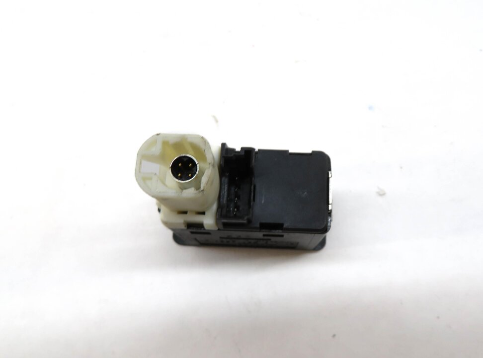 Thumbnail 3: 2011 BMW X3 (F25) RADIO STEREO USB AUDIO IN INPUT JACK