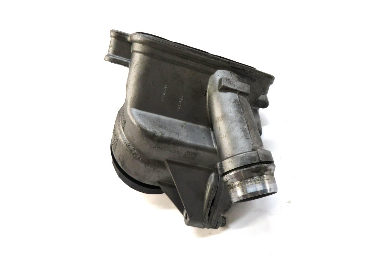 Thumbnail 5: 2011 BMW X3 (F25) 3.0L N55 TURBO ENGINE OIL FILTER HOUSING w/ COOLER ADAPTER