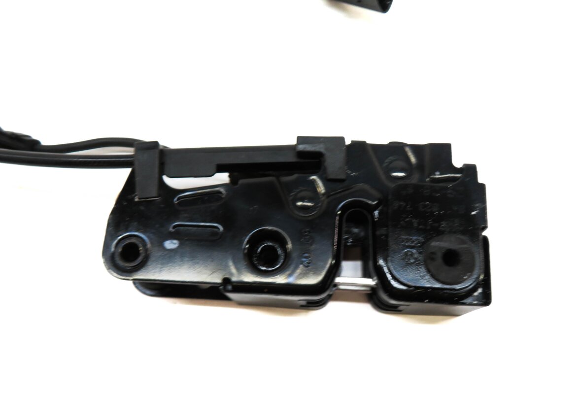 Thumbnail 5: 2009 AUDI Q5 (B8 8R) FRONT LOWER HOOD LOCK LATCH ACTUATOR STRIKER PLATE