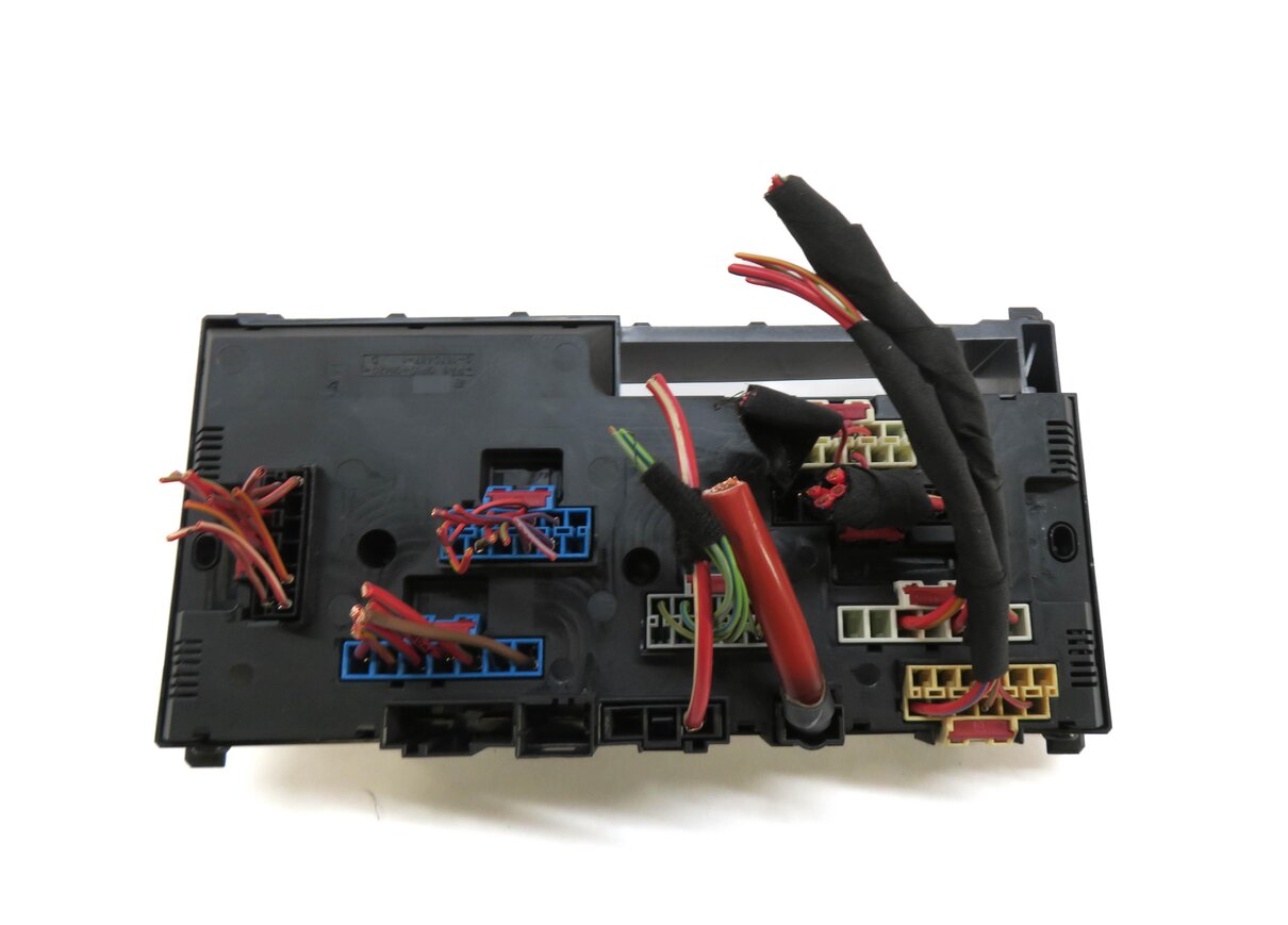 Thumbnail 3: 2013 BMW X3 (F25) FRONT POWER DISTRIBUTION FUSE BOX
