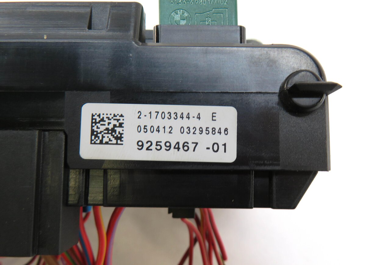 Thumbnail 4: 2013 BMW X3 (F25) FRONT POWER DISTRIBUTION FUSE BOX