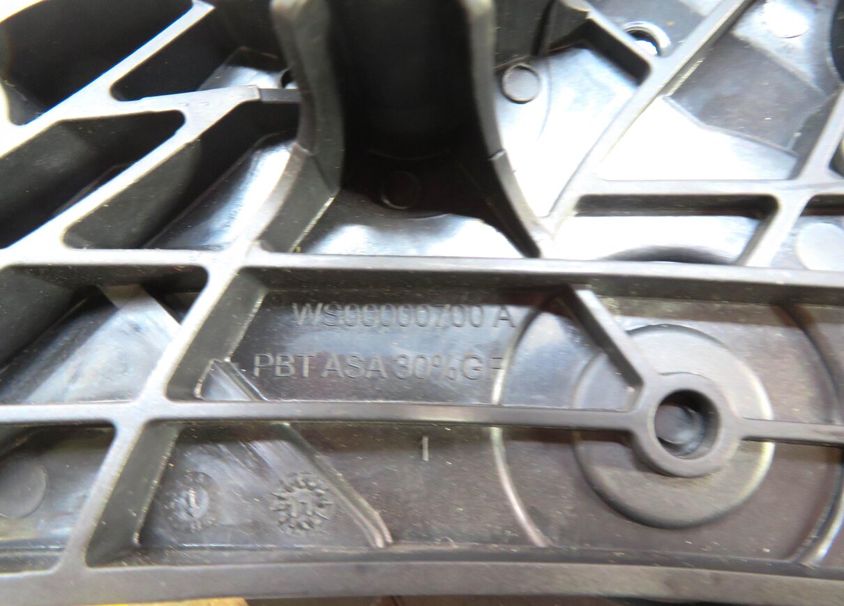 Thumbnail 4: 2011-2017 BMW X3 (F25) TRUNK REAR WIPER MOTOR