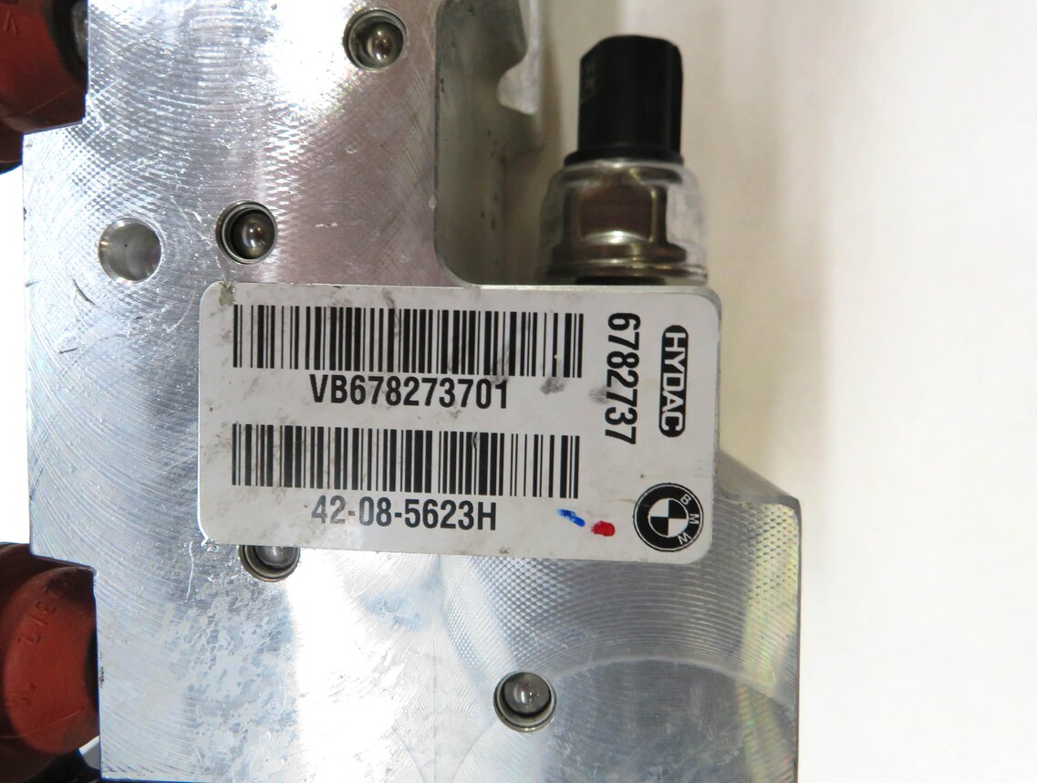 Thumbnail 6: 2009 BMW X6 (E71) DYNAMIC DRIVE SUSPENSION HYDRAULIC VALVE BLOCK