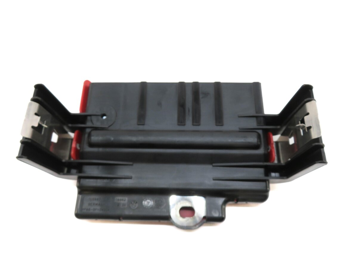 Thumbnail 3: 2009 BMW X6 (E71) POSITIVE BATTERY POWER DISTRIBUTION FUSE PLATE TERMINAL