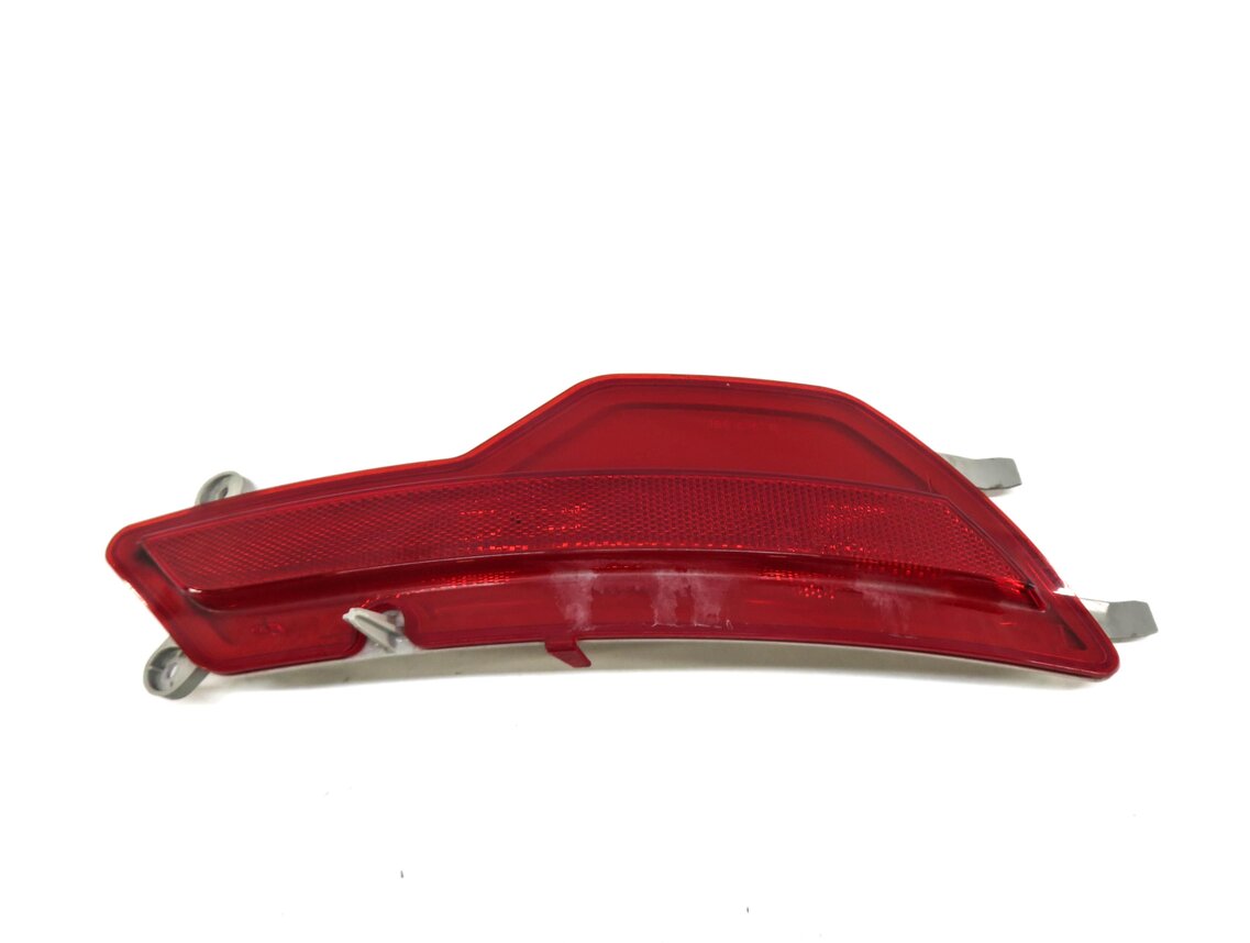 Thumbnail 2: 2009 BMW X6 (E71) RIGHT PASSENGER REAR LOWER BUMPER REFLECTOR MARKER