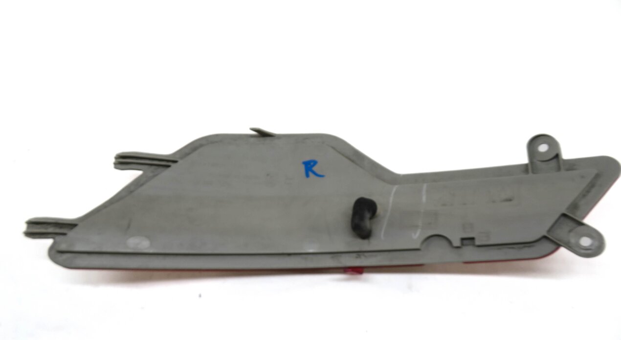Thumbnail 4: 2009 BMW X6 (E71) RIGHT PASSENGER REAR LOWER BUMPER REFLECTOR MARKER
