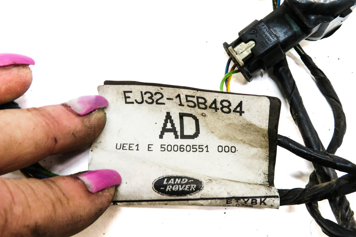 Thumbnail 3: 2015 RANGE ROVER EVOQUE (L538) REAR PDC PARK SENSOR SET w/ HARNESS (BLACK)