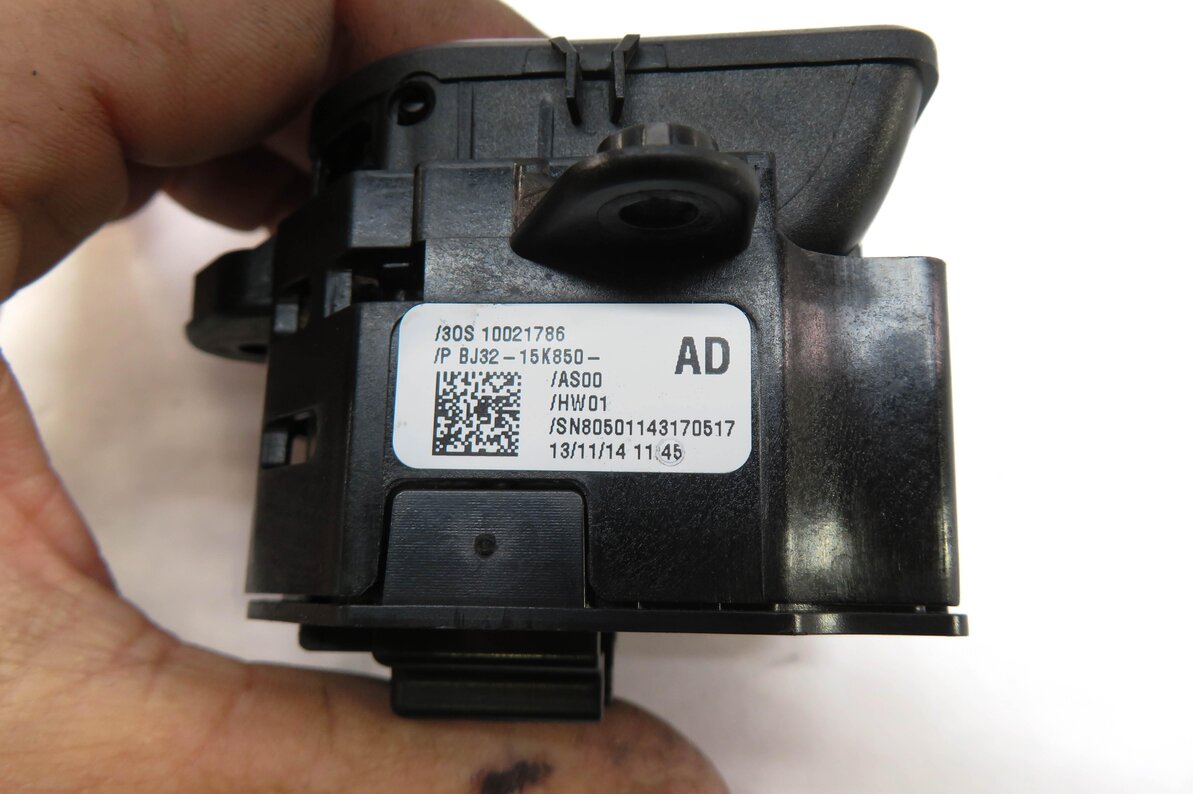Thumbnail 6: 2015 RANGE ROVER EVOQUE (L538) EMERGENCY ELECTRONIC PARKING BRAKE SWITCH BUTTON