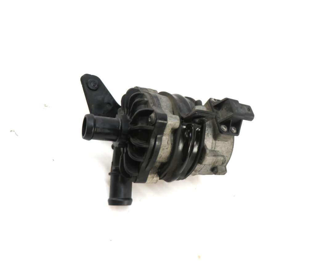 Thumbnail 2: 2012 AUDI A6 (C7) 3.0L CGXB SUPERCHARGED ENGINE AUXILIARY WATER PUMP