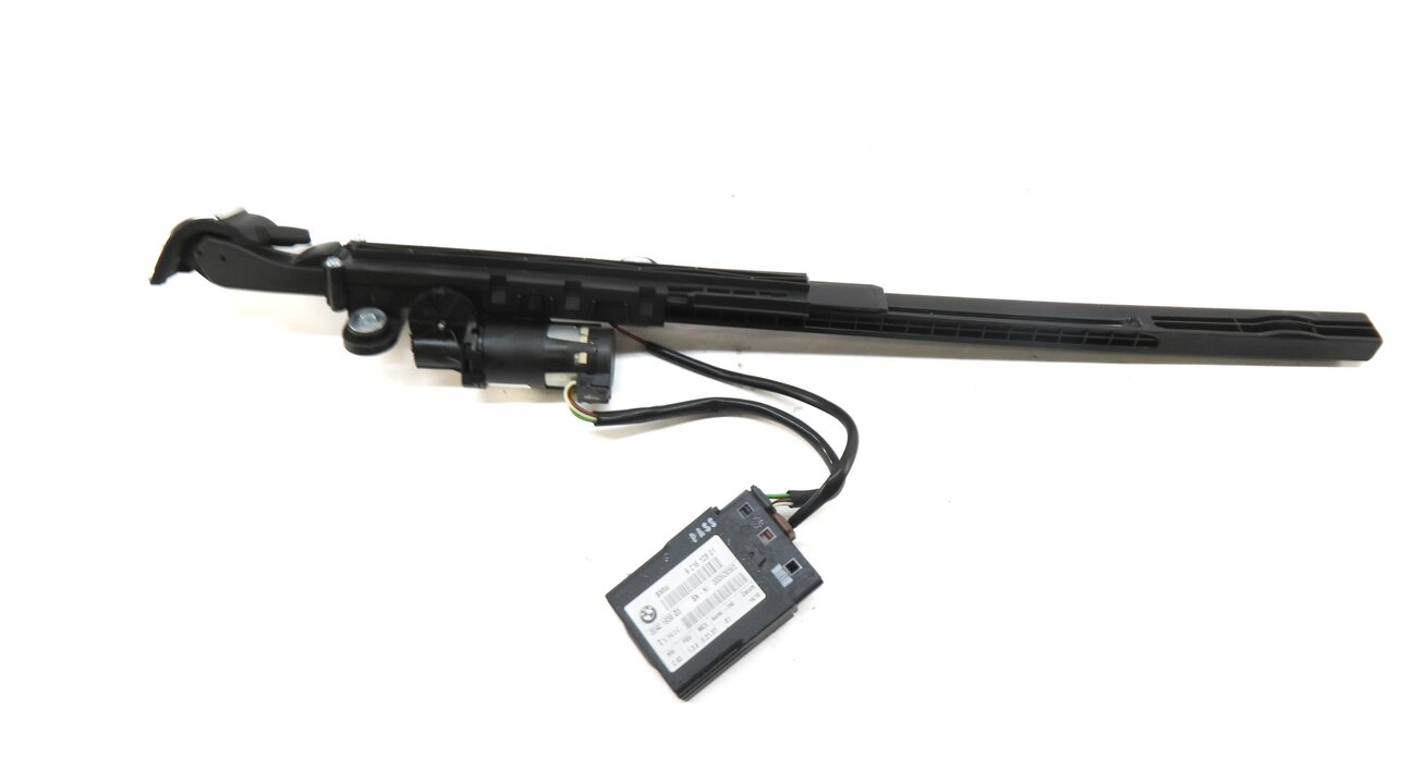 Thumbnail 3: 2011 BMW 335i (E92) COUPE - RIGHT PASSENGER SEATBELT HANDOVER ARM w/ MODULE