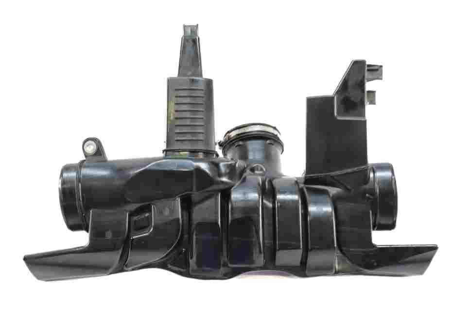 Thumbnail 4: 2011 BMW 335I COUPE (E90) 3.0T (N55) ENGINE MOTOR AIR INTAKE RESONATOR HOSE DUCT