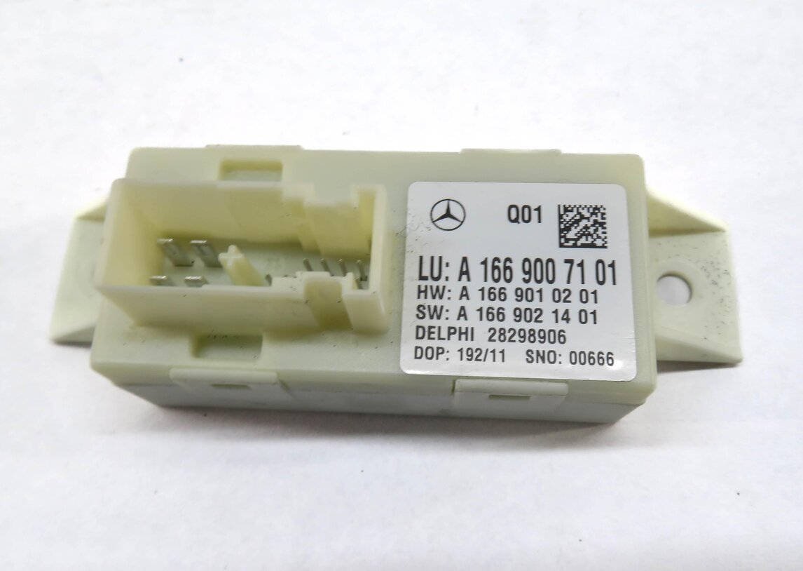 Thumbnail 2: 2012 MERCEDES C250 (W204) HEADLIGHT RANGE CONTROL MODULE