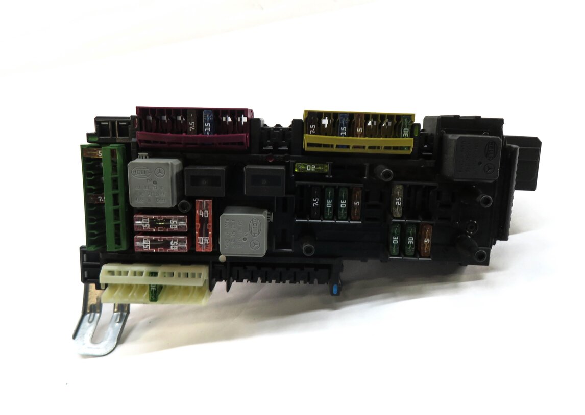 Thumbnail 2: 2011-2015 MERCEDES C-CLASS (W204) REAR SIGNAL ACQUISITION CONTROL MODULE SAM
