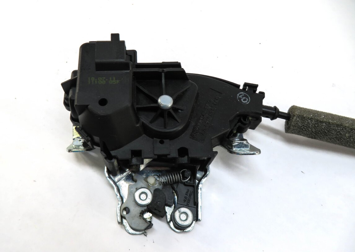 Thumbnail 5: 2012 MERCEDES C250 (W204) REAR TRUNK LOCK LATCH ACTUATOR w/ CABLE
