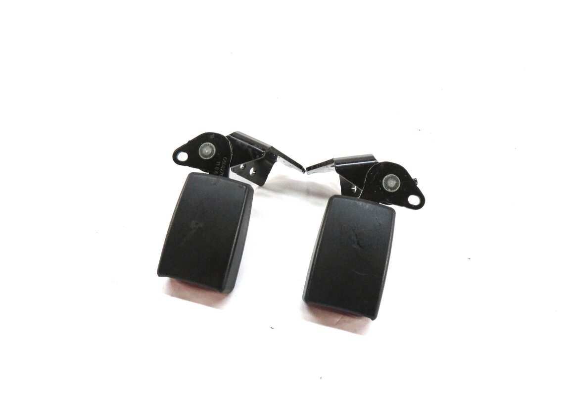 2012 MERCEDES C250 (W204) LEFT & RIGHT REAR SEAT SEATBELT BUCKLE RECEIVER SET-2