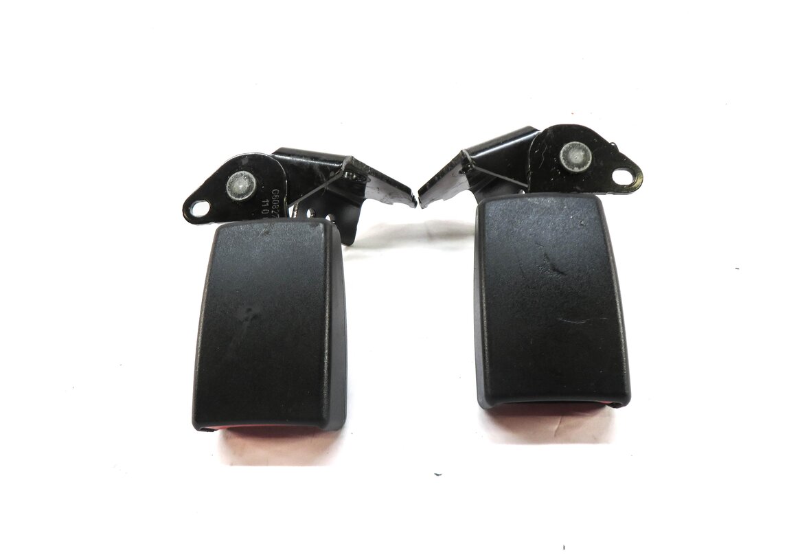 Thumbnail 2: 2012 MERCEDES C250 (W204) LEFT & RIGHT REAR SEAT SEATBELT BUCKLE RECEIVER SET-2