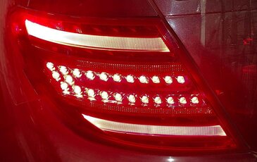 Thumbnail 2: 2012-2015 MERCEDES C-CLASS (W204) LEFT DRIVER REAR TAILLIGHT BRAKE LIGHT LAMP