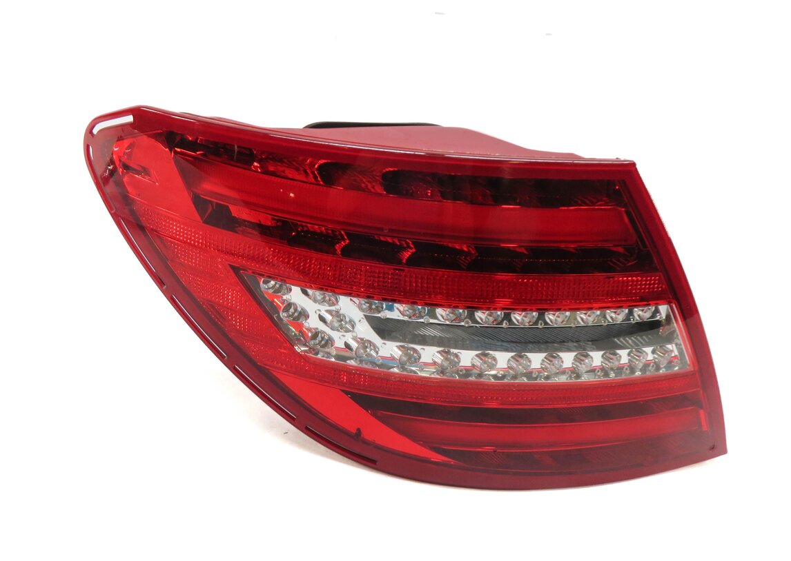 Thumbnail 3: 2012-2015 MERCEDES C-CLASS (W204) LEFT DRIVER REAR TAILLIGHT BRAKE LIGHT LAMP