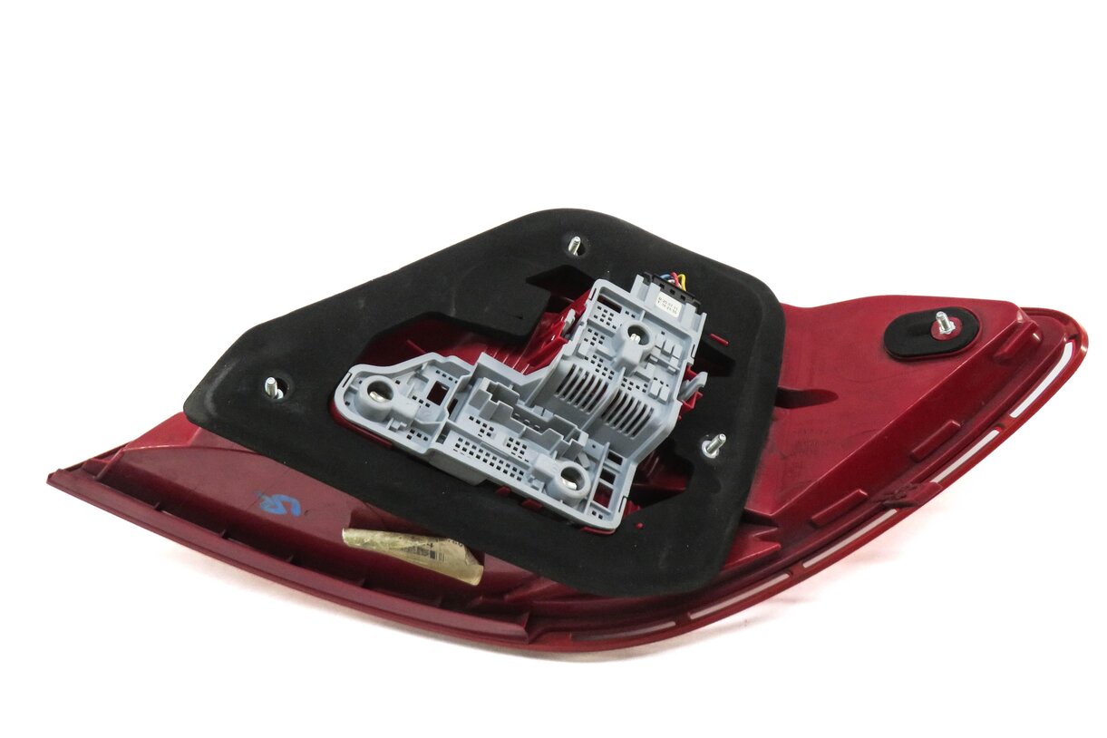 Thumbnail 5: 2012-2015 MERCEDES C-CLASS (W204) LEFT DRIVER REAR TAILLIGHT BRAKE LIGHT LAMP