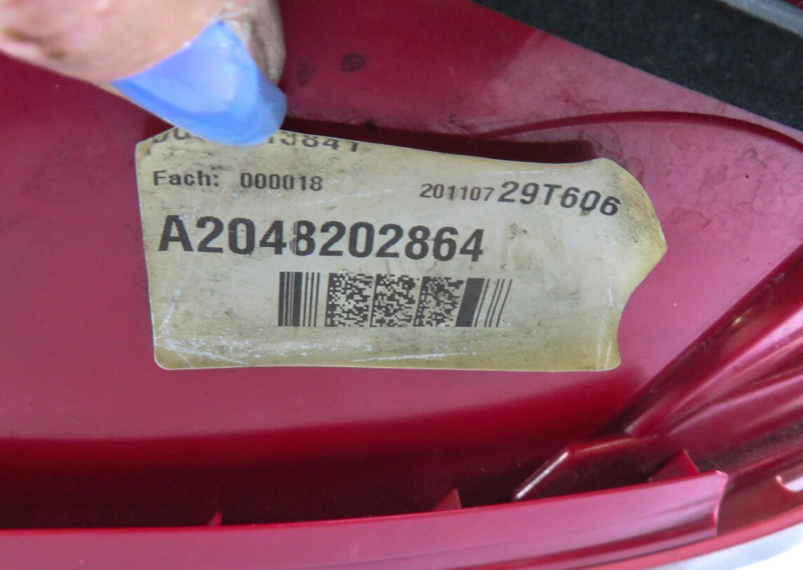 Thumbnail 6: 2012-2015 MERCEDES C-CLASS (W204) LEFT DRIVER REAR TAILLIGHT BRAKE LIGHT LAMP