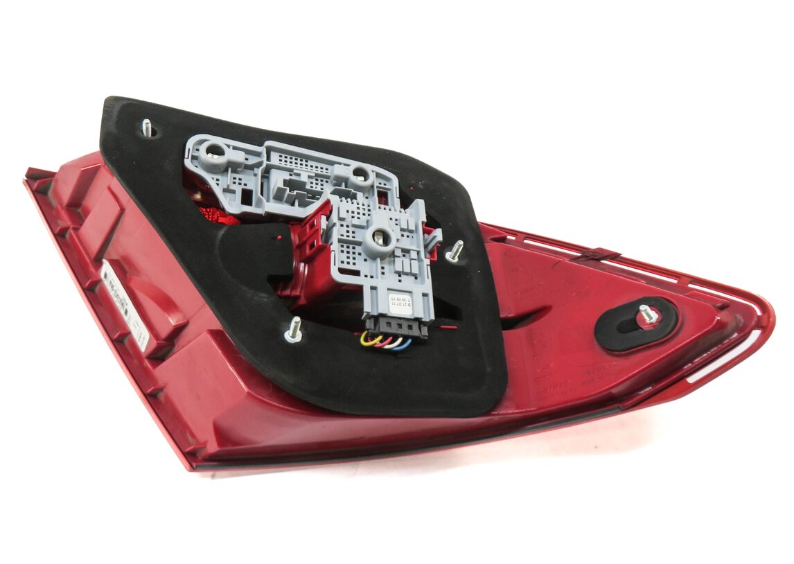 Thumbnail 4: 12-15 MERCEDES C250 C300 C350 (W204) RIGHT PASSENGER TAILLIGHT BRAKE LIGHT LAMP