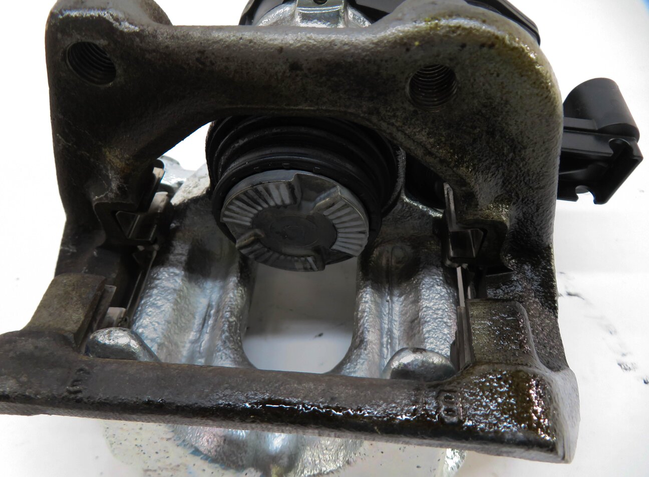 Thumbnail 6: 2011-2016 BMW 528i 535i (F10) REAR LEFT & RIGHT ABS DISC BRAKE CALIPER SET-2