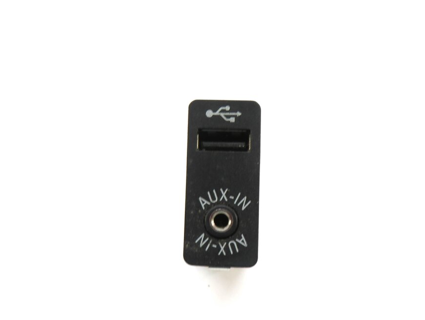 Thumbnail 2: 2016 BMW 535i (F10) RADIO STEREO AUX AUXILIARY AUDIO IN INPUT JACK w/ USB